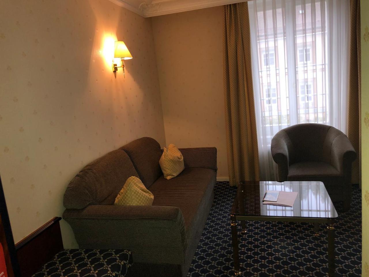 Mokni'S Palais Hotel & Spa Бад Вилдбад Екстериор снимка